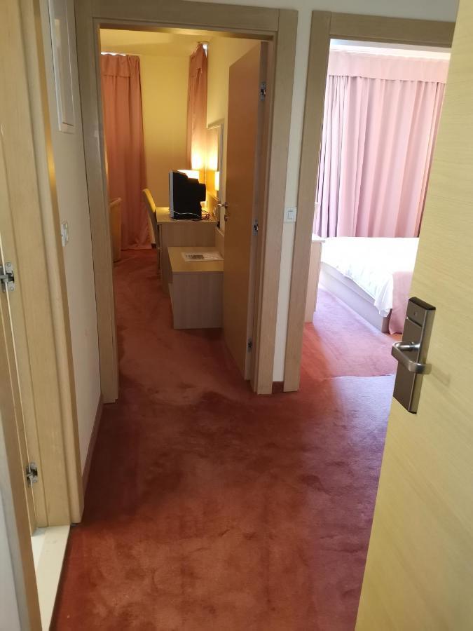 Hotel Quercus ドルヴェニク エクステリア 写真