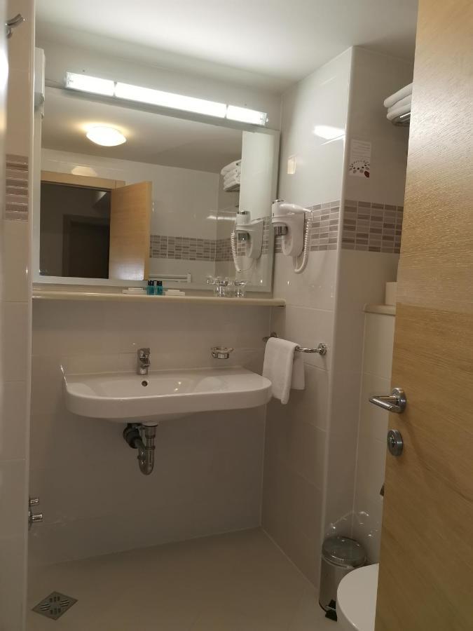 Hotel Quercus ドルヴェニク エクステリア 写真