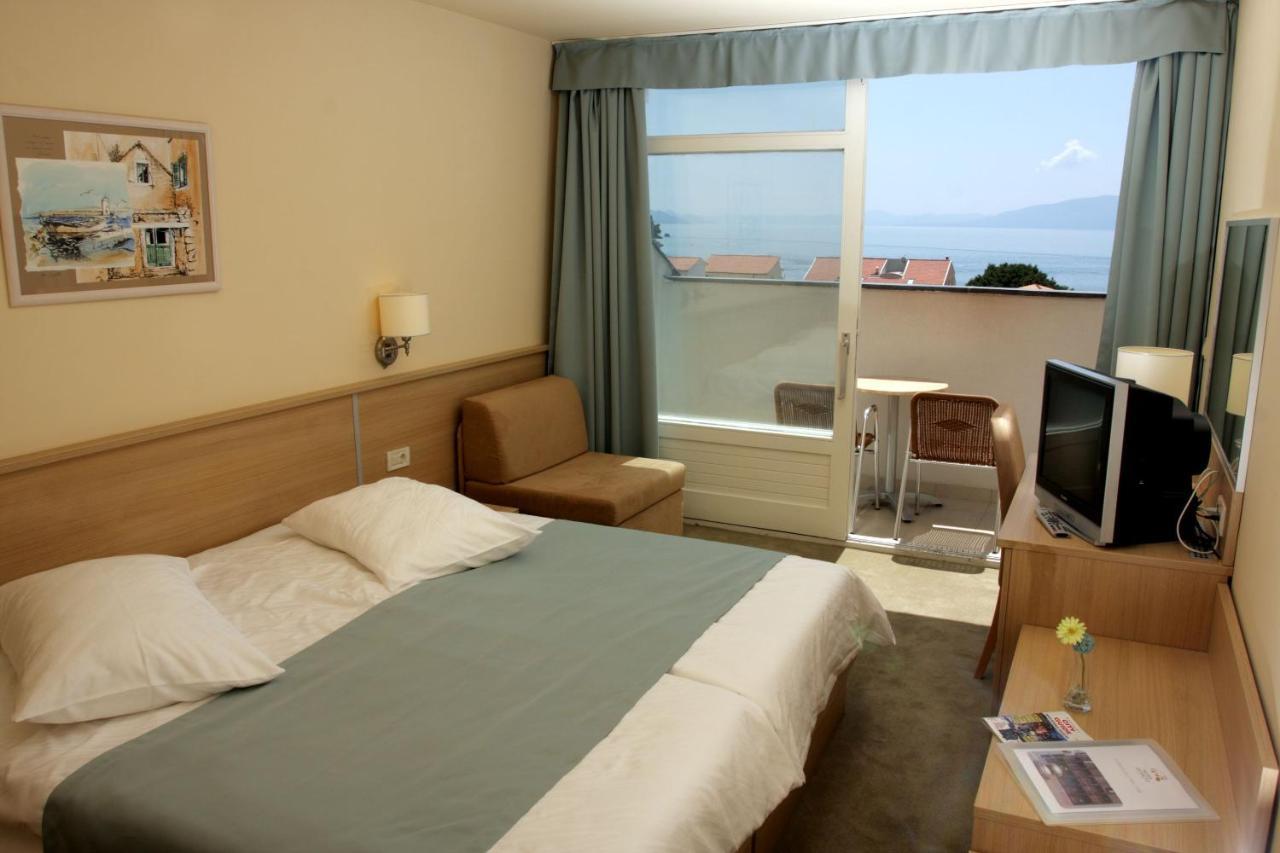 Hotel Quercus ドルヴェニク エクステリア 写真