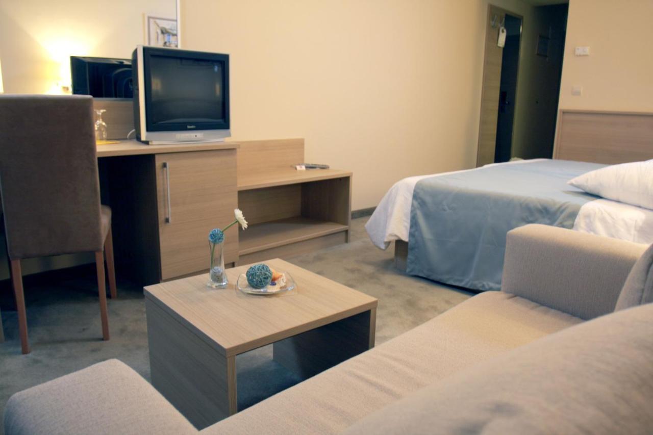 Hotel Quercus ドルヴェニク エクステリア 写真